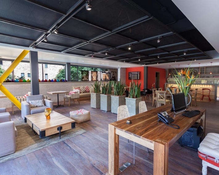 Hotel Mika Suites