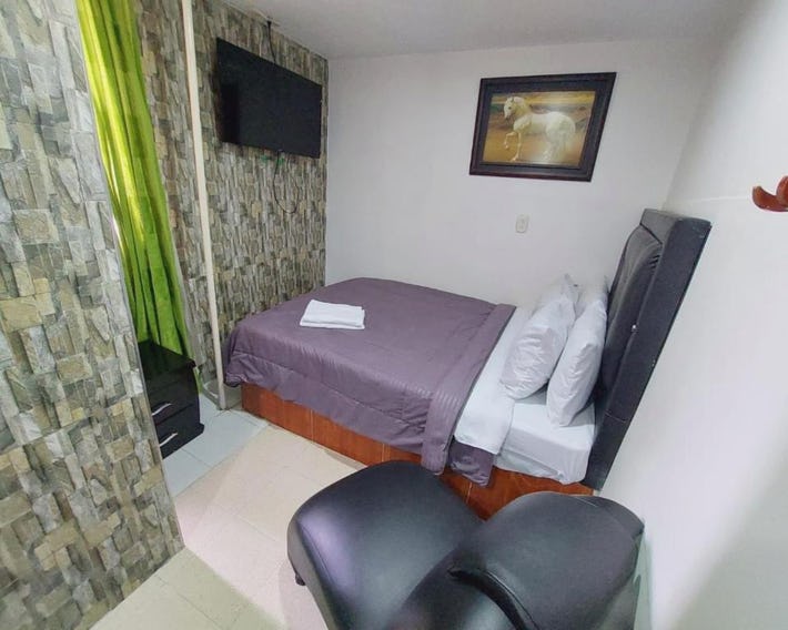 Hotel Punto 100