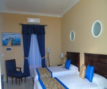 Hotel E Plaza Colón