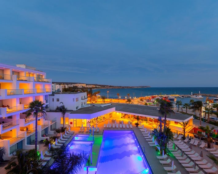 Limanaki Beach Hotel & Suites