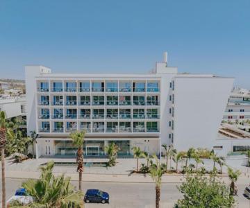 Seasons Hotel (Adults Only)