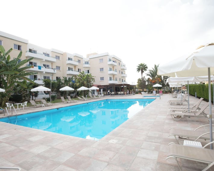 Debbie Xenia Hotel Apartments