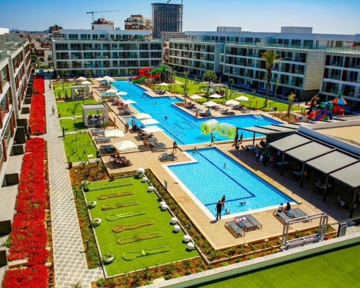 Courtyard Long Beach Holiday Resort
