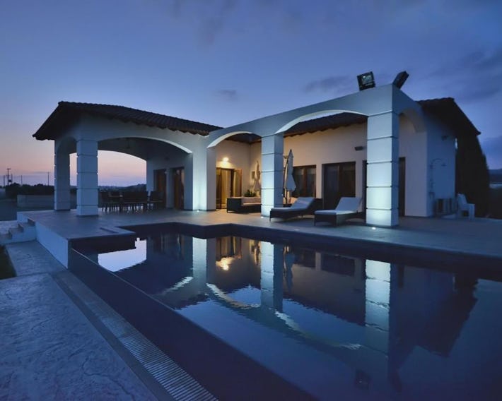 Villa Olivo Maroni