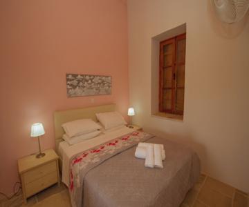 Thyone Uno Cottage