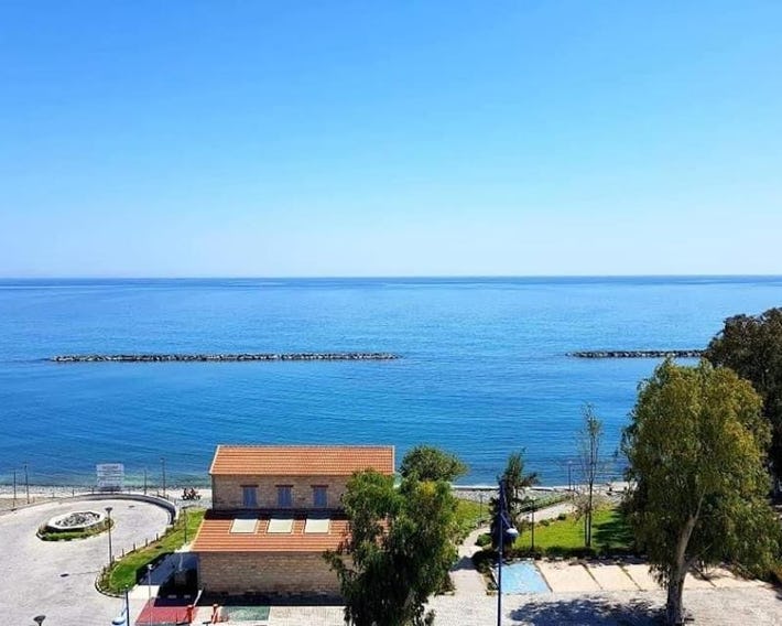 Pigeon Beach Hotel Apartments