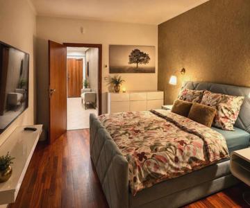 GARDEN TOWERS BOUTIQUE APARTMENT with FREE PARKING