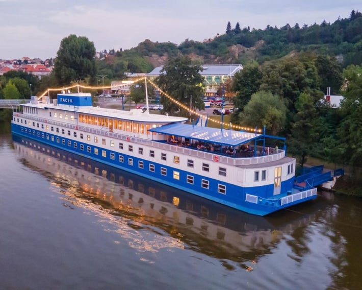 Botel Racek