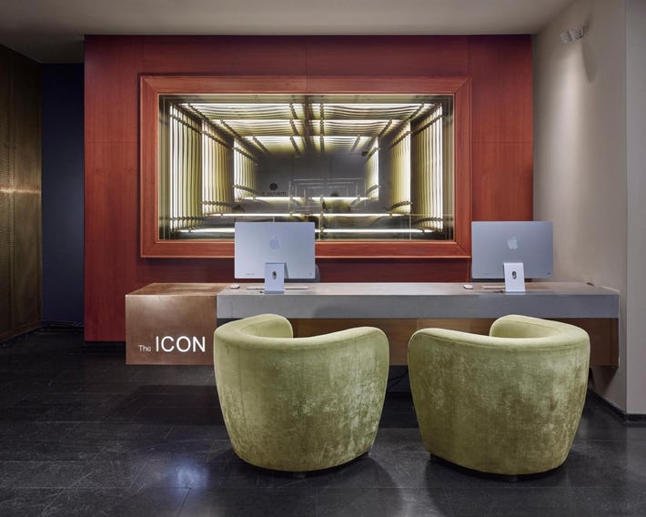 The Icon Hotel & Lounge