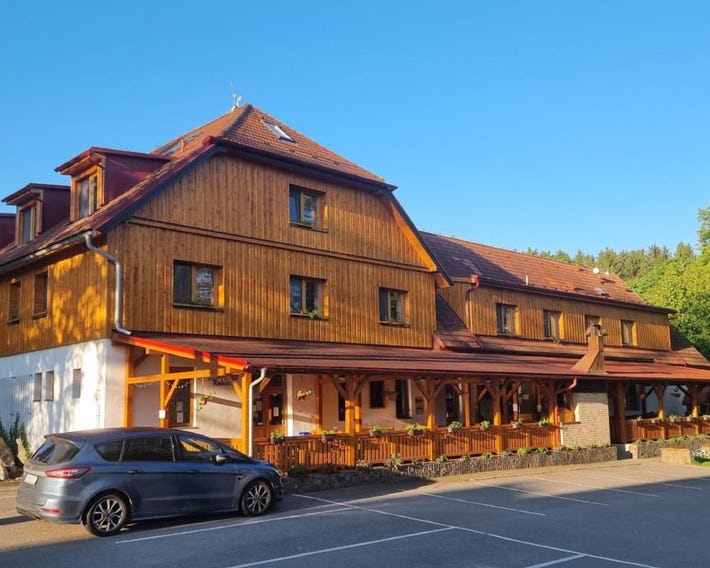 Balónový hotel a pivovar Radesín