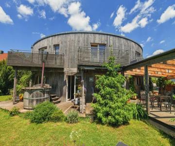 Ferienhaus Dornstetten: Sonniges Design Haus: Kamin, Sauna, Hot Pot, Zaun