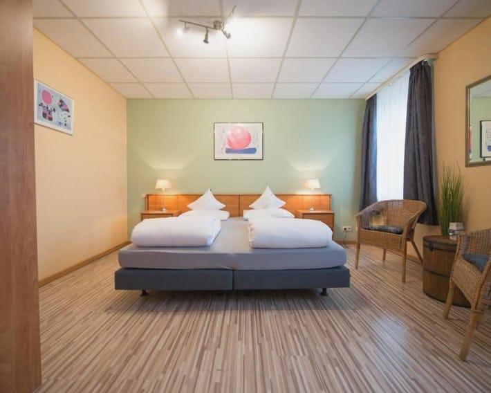 Rheinauer Hof - bed & breakfast