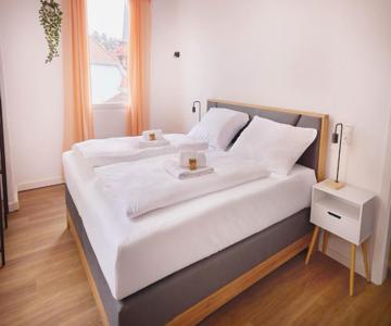 Design Apartment Mit Kingsize-betten & Balkon