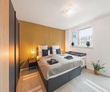 Livinglike-apartment - Central & Spacious With Balkony & Garage, Coffee - 103m2