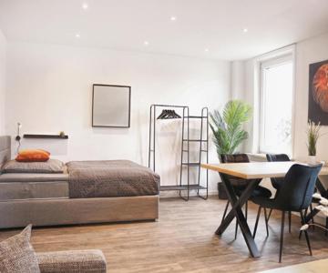 Lightplace • Größere Gruppen • 4 Einzelzimmer • Boxspring • Smart Tv • Biergarten • Restaurant