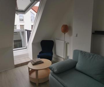 Dachzimmer Mit Kochecke Und Duschbad, Nahe Messe