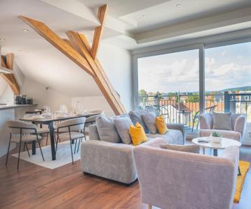 GreenTreeHomes - Penthouse Weide - zentral - Privatparkplatz - familienfreundlich