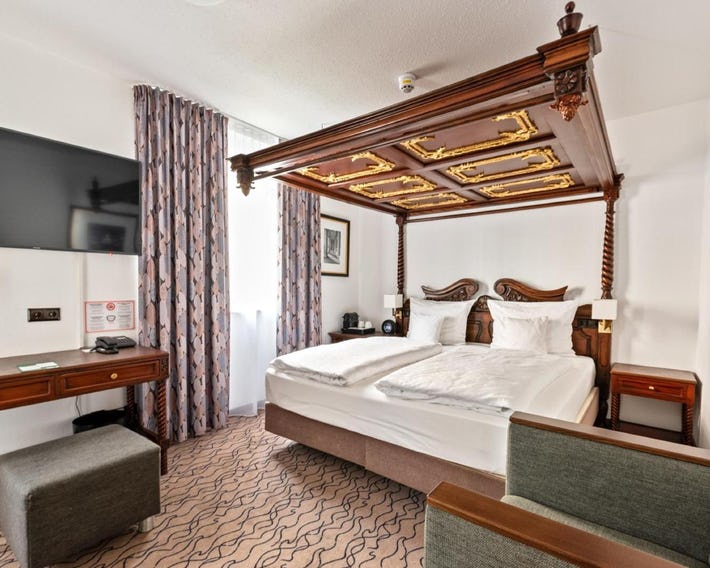 King's Hotel Center
