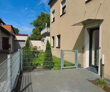 Ferienwohnung mit Garten und Parkplatz mitten in Neumarkt