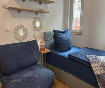 Modernesminizimmer-stadtnah-selfcheckin-parkplatz