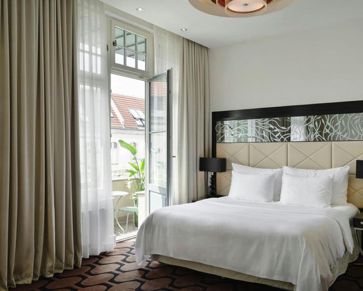 Roomers Berlin Steinplatz, Autograph Collection