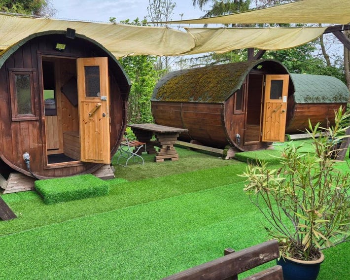 Mini Hotel Übernachten Im Gurkenfass
