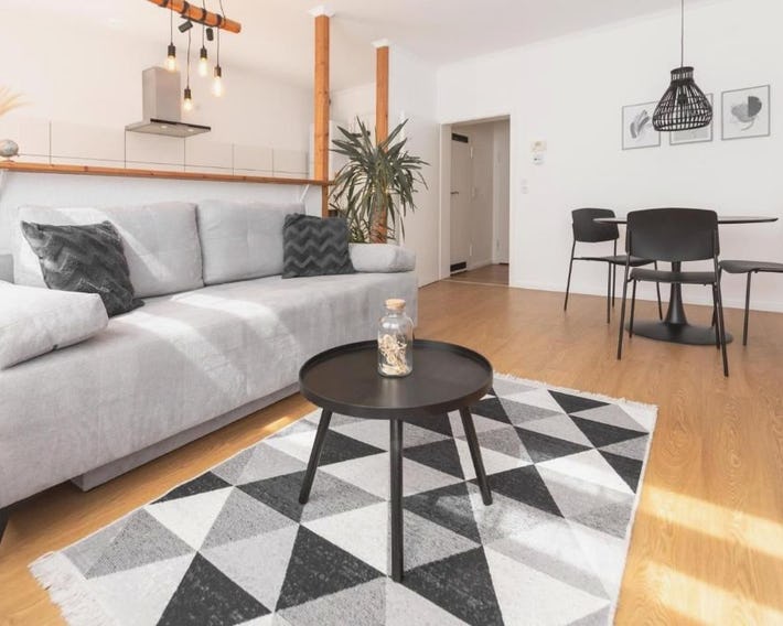 Koje Drei I Zentrales Apartment mit Parkplatz