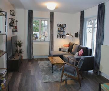 Apartment am Frauenberg - ruhige Lage - Terrasse - Blick ins Tal - Carport mit Wallbox - Self-Check-