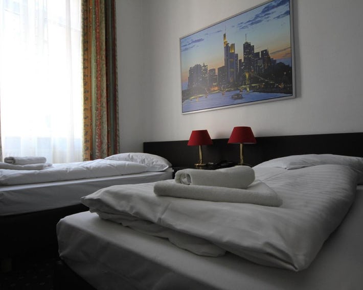 Carlton Hotel