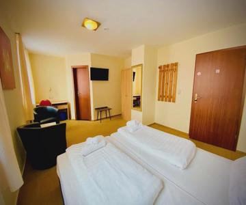 Hotel 194