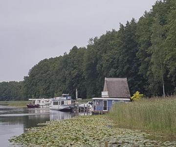 Hausboot Mirabella am Müritz Nationalpark Festanliegend