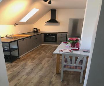 Bel Art Etage mit grosem Parkplatz