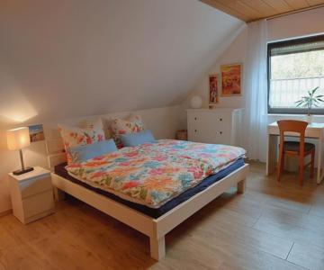Grose, helle Wohnung mit sonnigem Balkon