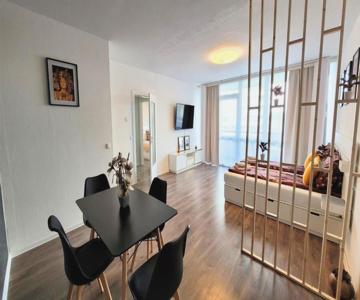 Grose 3-Zimmer Wohnung, zentrale Lage.