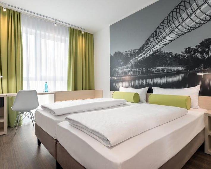 Super 8 by Wyndham Oberhausen