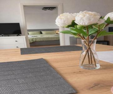 Zentrales Apartment mit Netflix, Kaffee & Parkplätzen