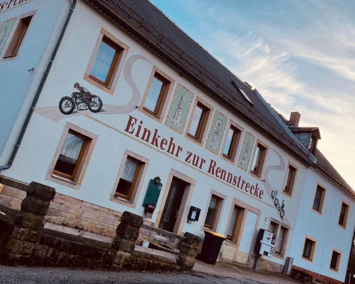 Einkehr Zur Rennstrecke