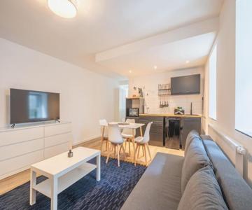 Stilvolle Wohnung In Bester Lage Zentrum