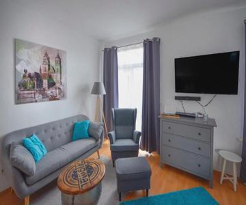 Sweethome - Ruhig - Große Küche, Balkon, Stellplatz, Wifi