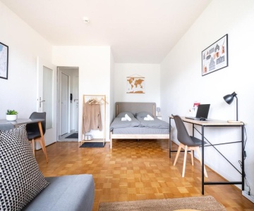 Studioapartment Mit Küche Und Großem Balkon
