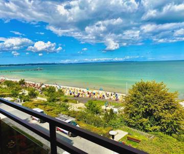 Studio mit Panorama-Meerblick und direkter Strandlage in Scharbeutz
