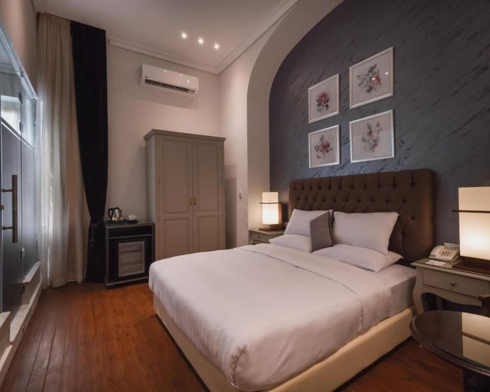 1920s Boutique Hotel and Restaurants