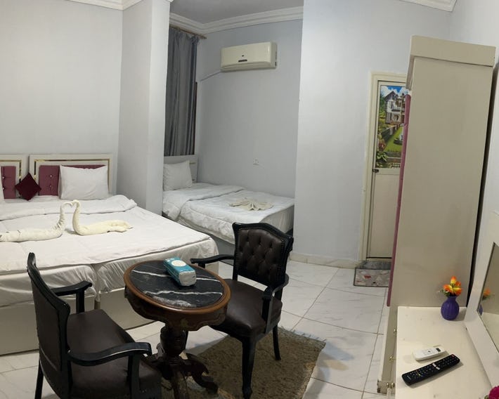 Falcon Pyramids Inn