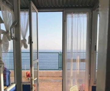 The Beach Hut with Lazy spa