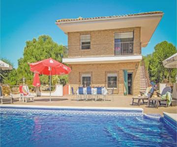 Cozy Home In Almodvar Del Ro With Wifi
