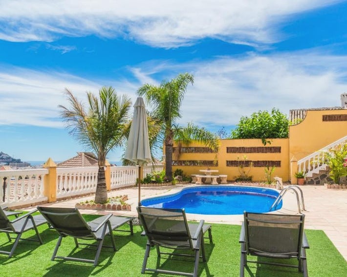 CHALET CON PISCINAS Y VISTAS DE ENSUEÑO