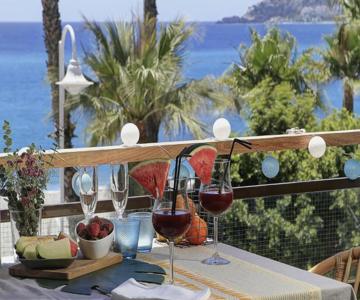 PRECIOSO y EXCLUSIVO APARTAMENTO EN 1o LINEA DE PLAYA CON PARKING