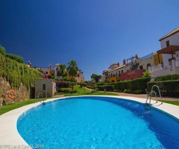 (WAR002) Town House with Garden and Pool Access