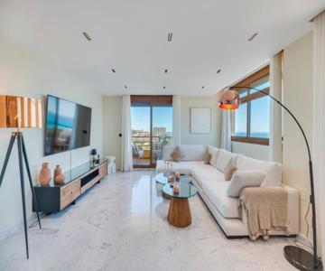 Luxury 4BDR Penthouse with Sea Views