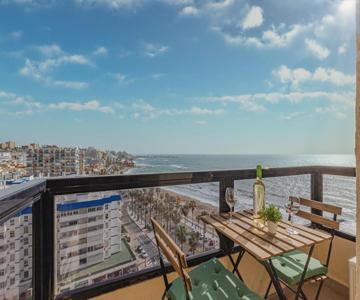 Beachfront With Spectacular Views And Swimming Pool
